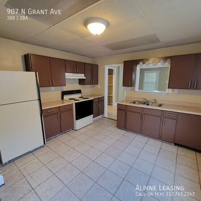 Building Photo - Near East 3BR/2BATH House for LEASE! Wow!