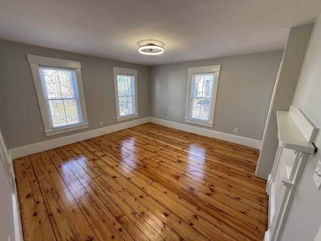 Building Photo - 319 Cedar St