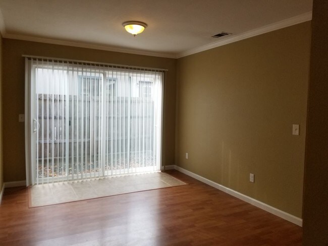 Building Photo - 1027 Markham Pl