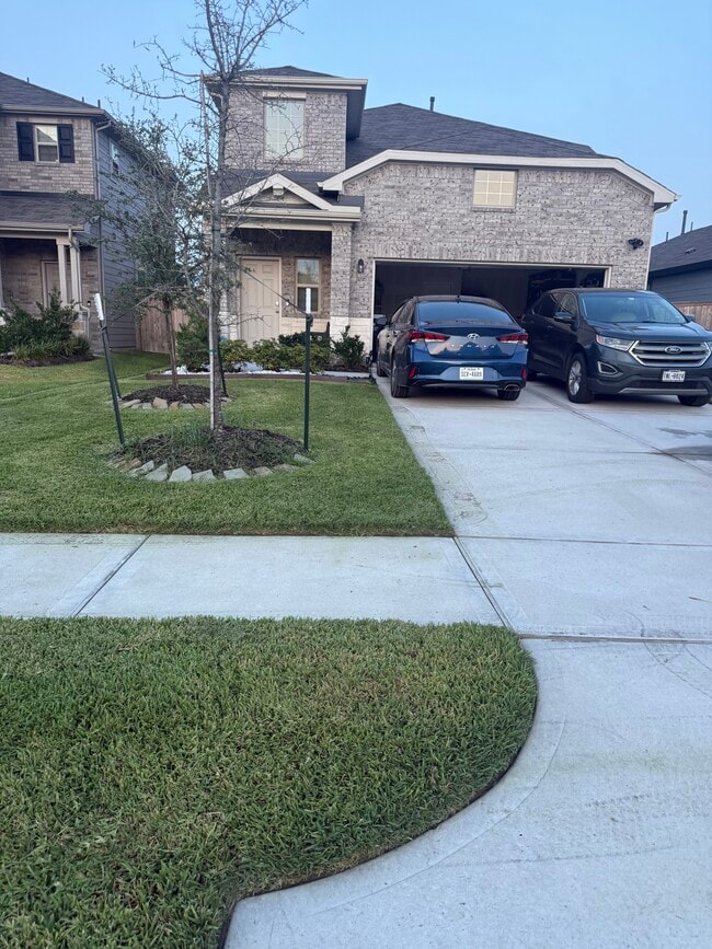 Building Photo - 16527 Pine Arrow Dr