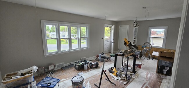 Building Photo - 135 London Dr
