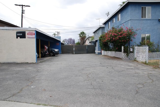 Building Photo - 13505 Saticoy St