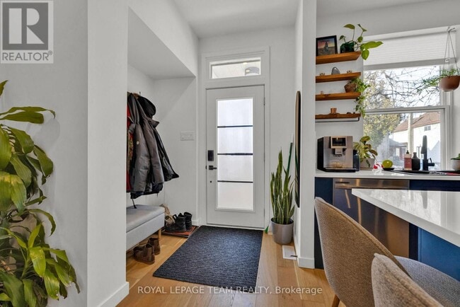 Building Photo - 325 Hinchey Ave