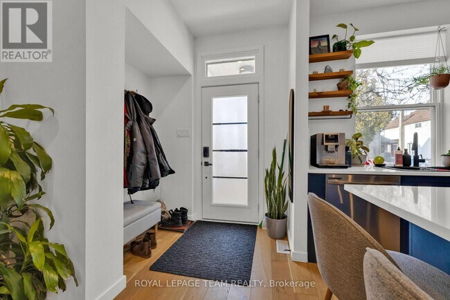 Photo du bâtiment - 325 Hinchey Ave