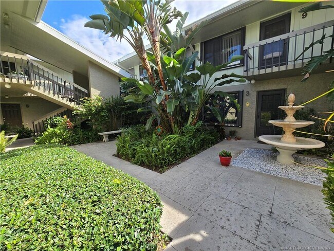 Foto del edificio - 800 NW Fork Rd