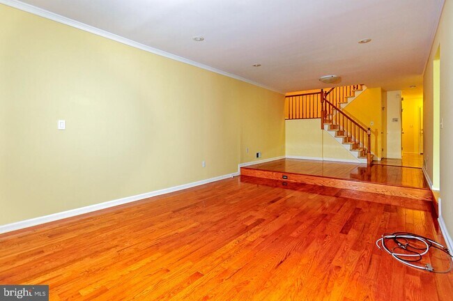 Building Photo - 22 Manor Dr