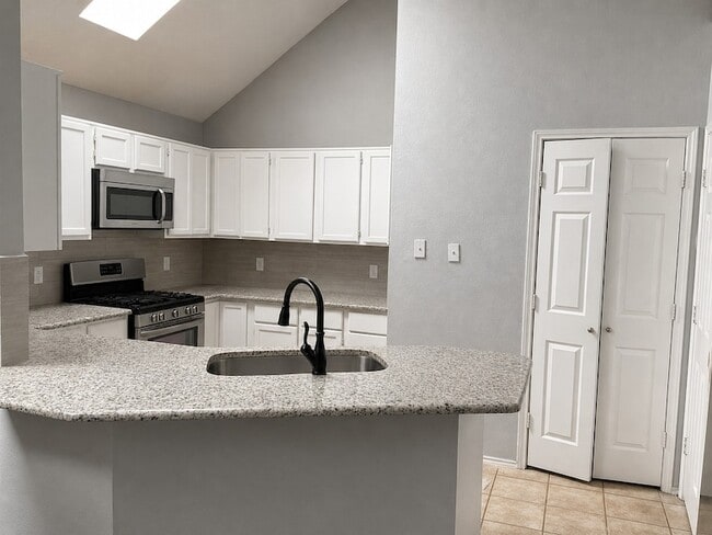 Building Photo - 1309 Brookfield Dr