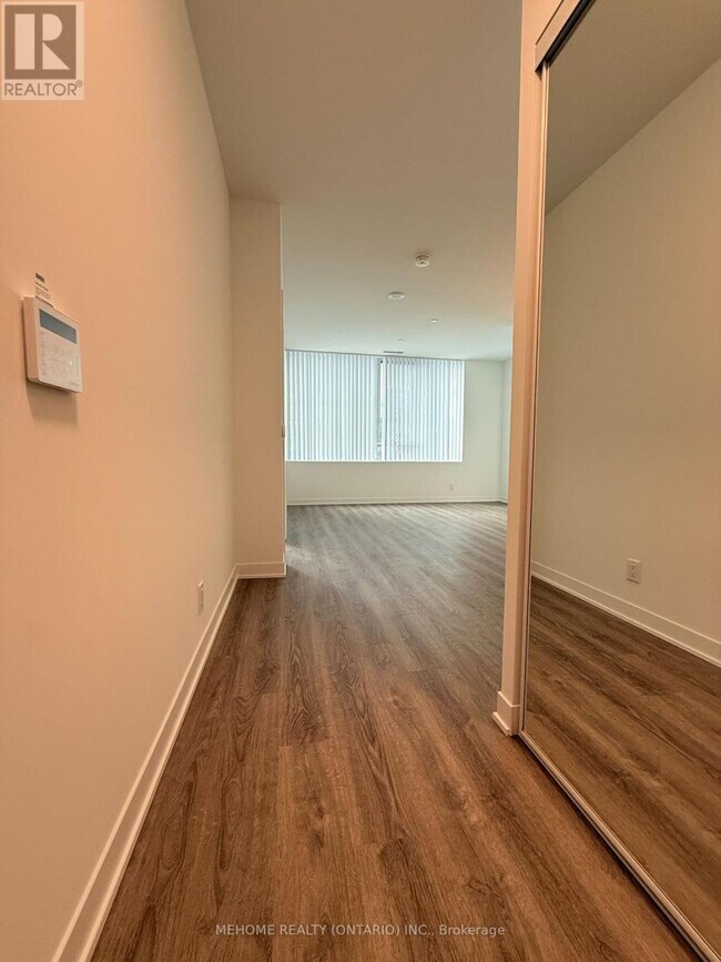 Photo du bâtiment - 180 Front St E