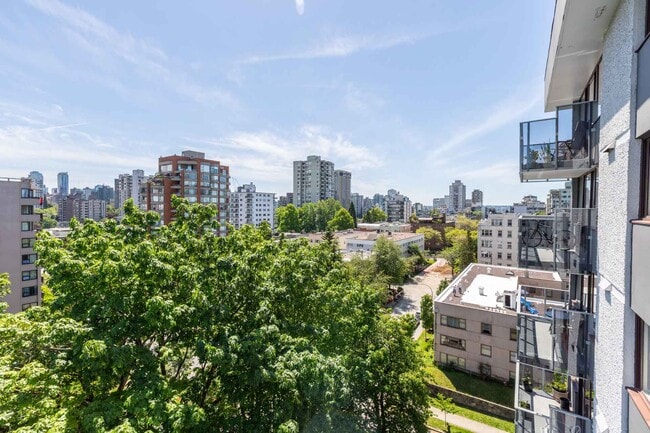 Building Photo - Ilikai