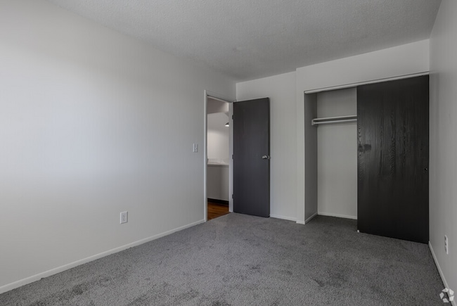 Interior Photo - Londondale Village