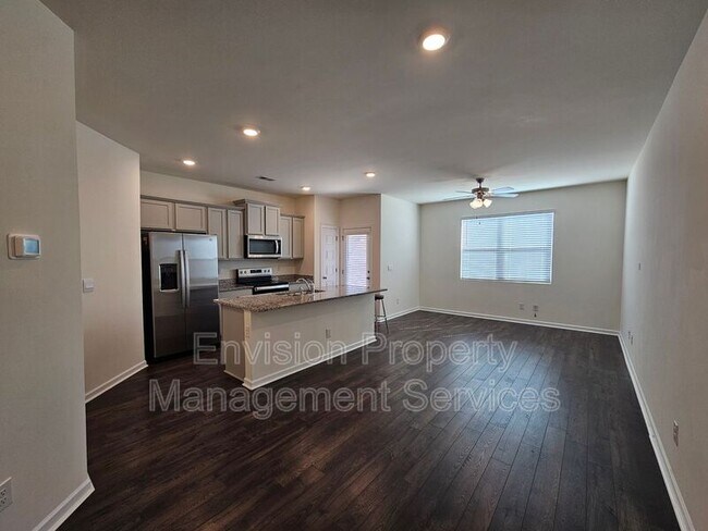 Foto del edificio - 611 Dairy Dr