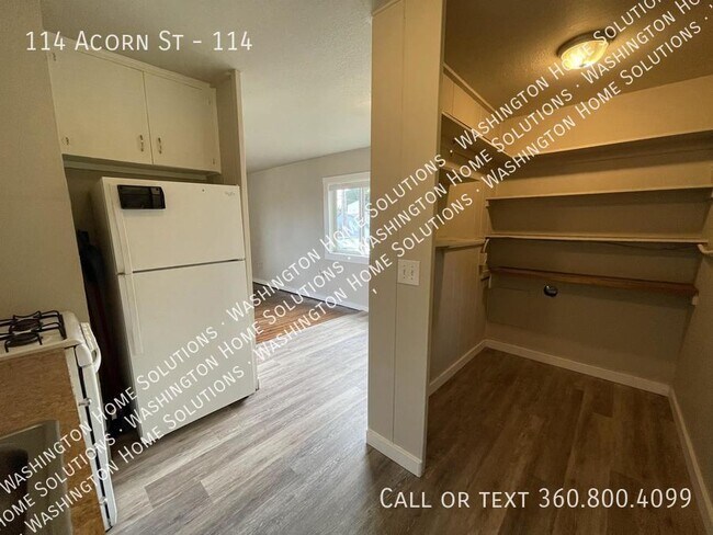 Foto del edificio - 114 Acorn St