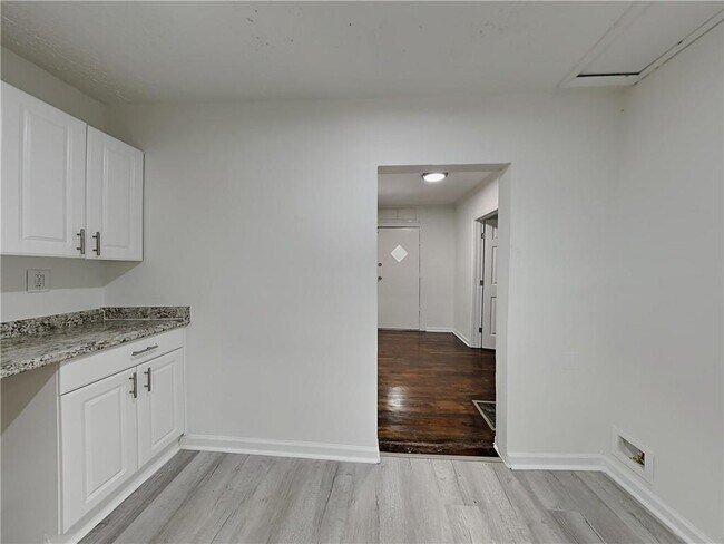 Foto del edificio - 805 Spencer St NW