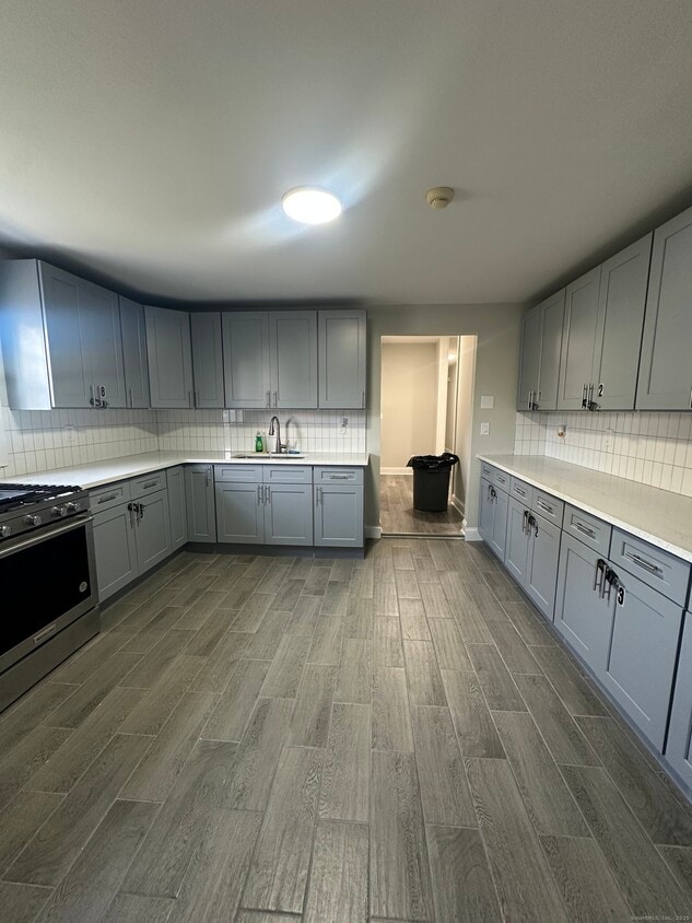 Foto principal - 1065 Central Ave