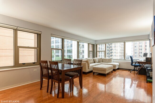 Foto del edificio - 247 E Chestnut St