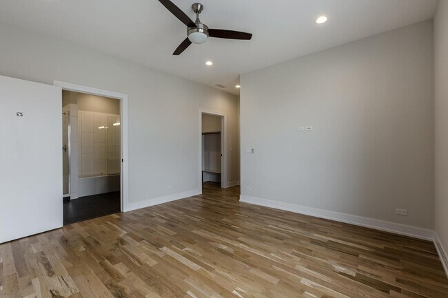 Building Photo - 2556 W Armitage Ave