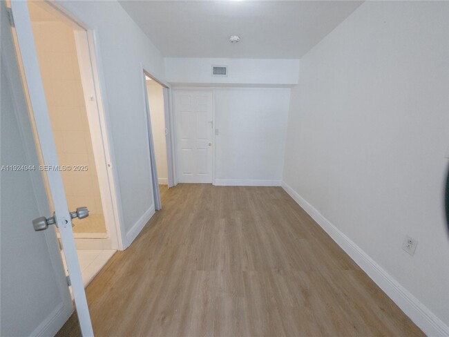 Foto del edificio - 5893 SW 26th St