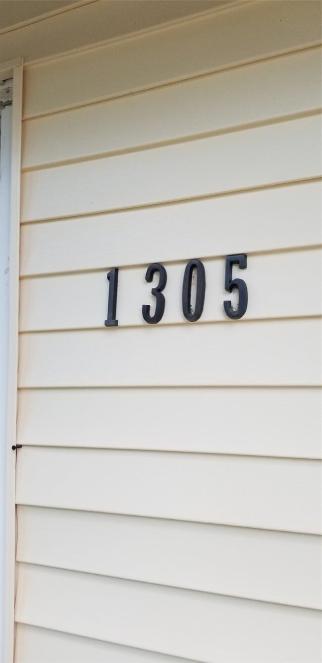 Building Photo - 1305 Bettes St