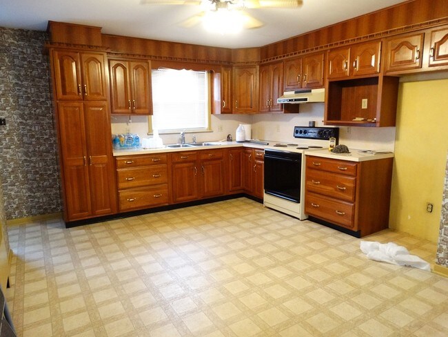 Building Photo - 28 E Swartzville Rd