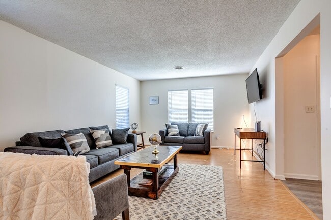 Building Photo - 720 Monroe Senter St