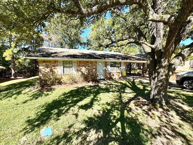 Foto del edificio - 102 Conifer Dr