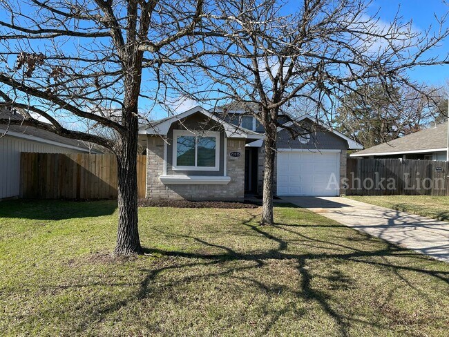 Building Photo - Cozy 2 bed 1 bath Home  Cozy home in the s...