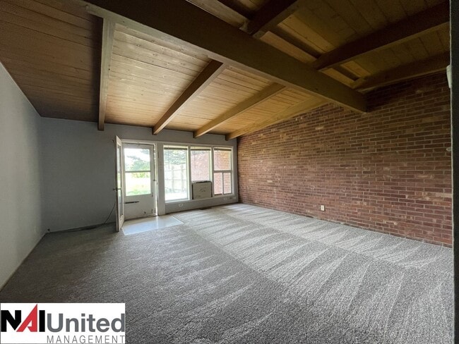 Foto del edificio - 3 bedroom, 1 bath duplex for rent!