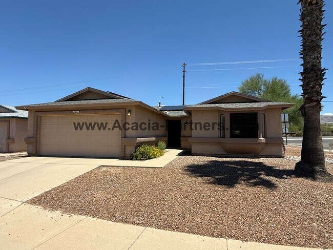 Foto del edificio - Three bedroom home with spacious great room