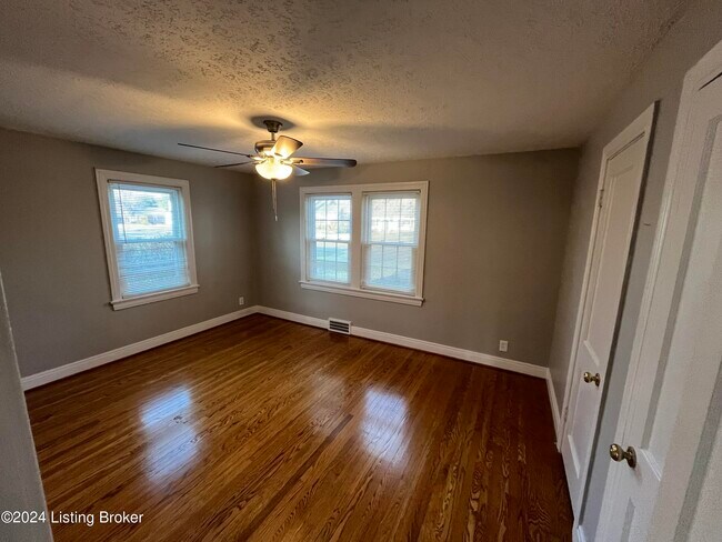 Foto del edificio - 220 Fairmeade Rd