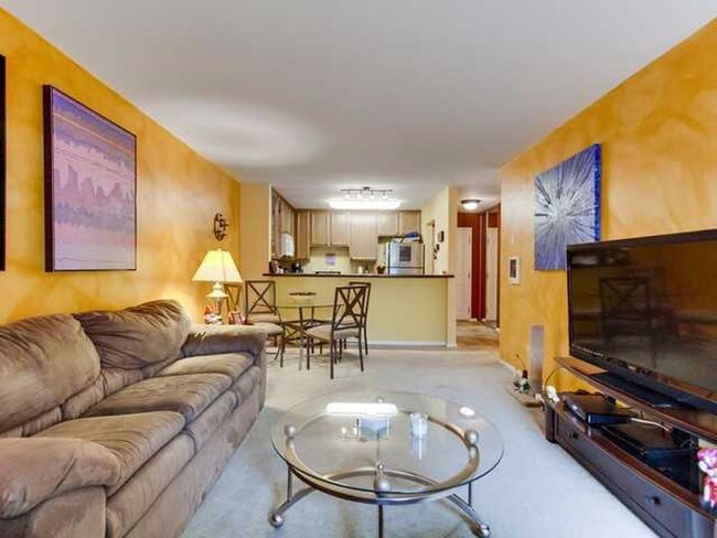 Foto del edificio - 3030 Suncrest Dr. #209