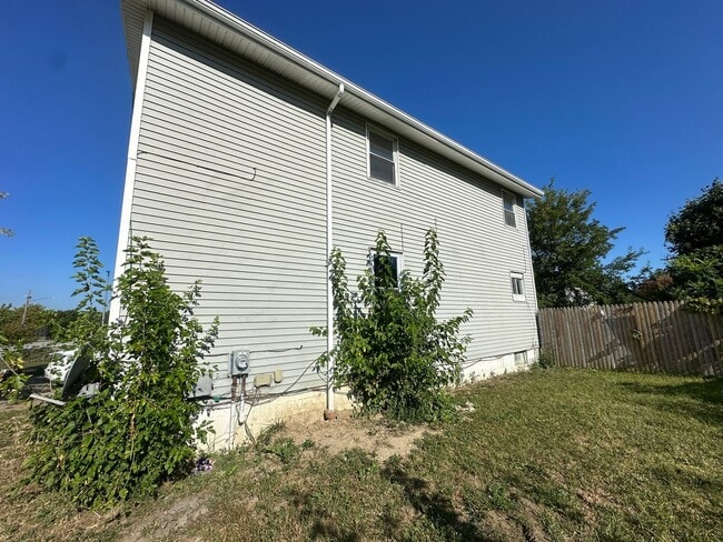 Building Photo - Spacious 5-Bedroom, 2-Bath Home for Rent i...