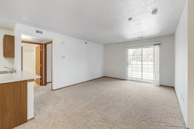Building Photo - Platinum Valley Apartments