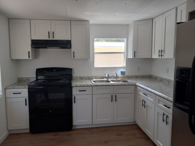 Building Photo - 6811 Rochelle Ave., Unit 2