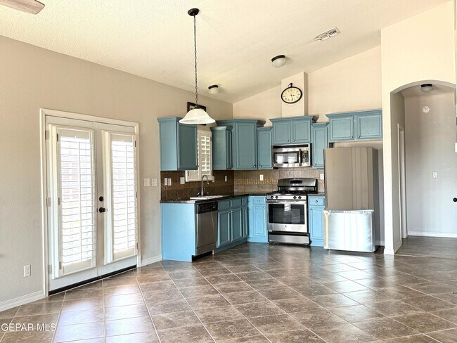 Building Photo - 3729 Loma Brisa Dr
