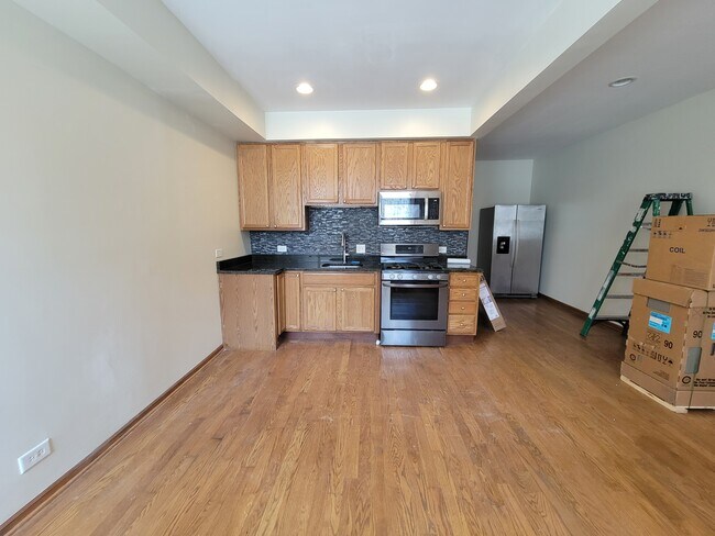 Building Photo - 1009 S Racine Ave