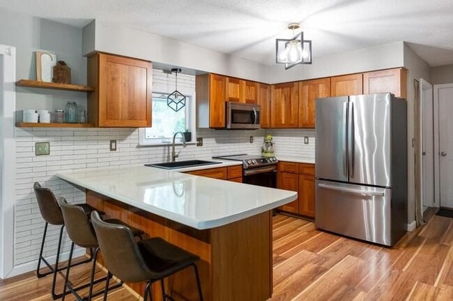 Building Photo - 51 Jason Dr