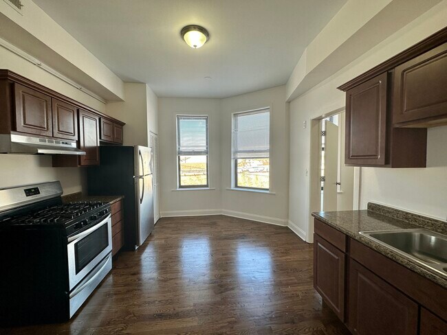 Building Photo - 1803 W 47th St