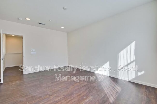 Building Photo - 894 Font Ter