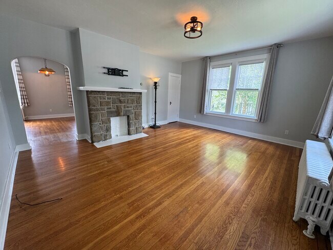 Foto del edificio - 14 Maplewood Ave