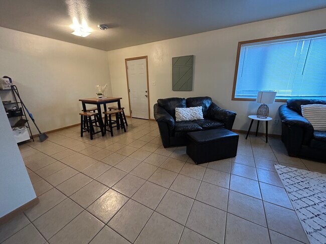 Foto del edificio - 1528 Starview Dr