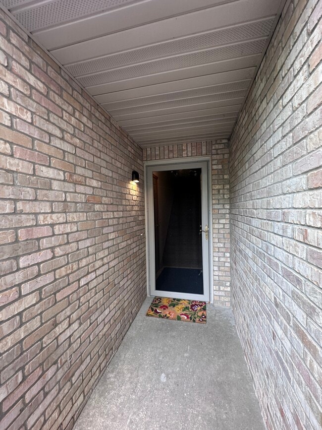 Building Photo - 442 Meadowridge Cir
