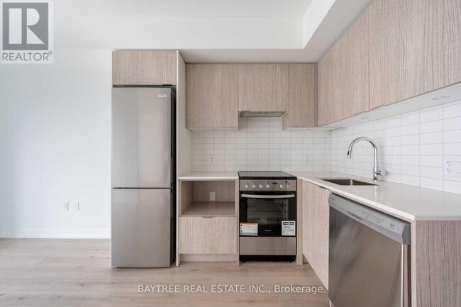 Photo du bâtiment - 395 Bloor St E