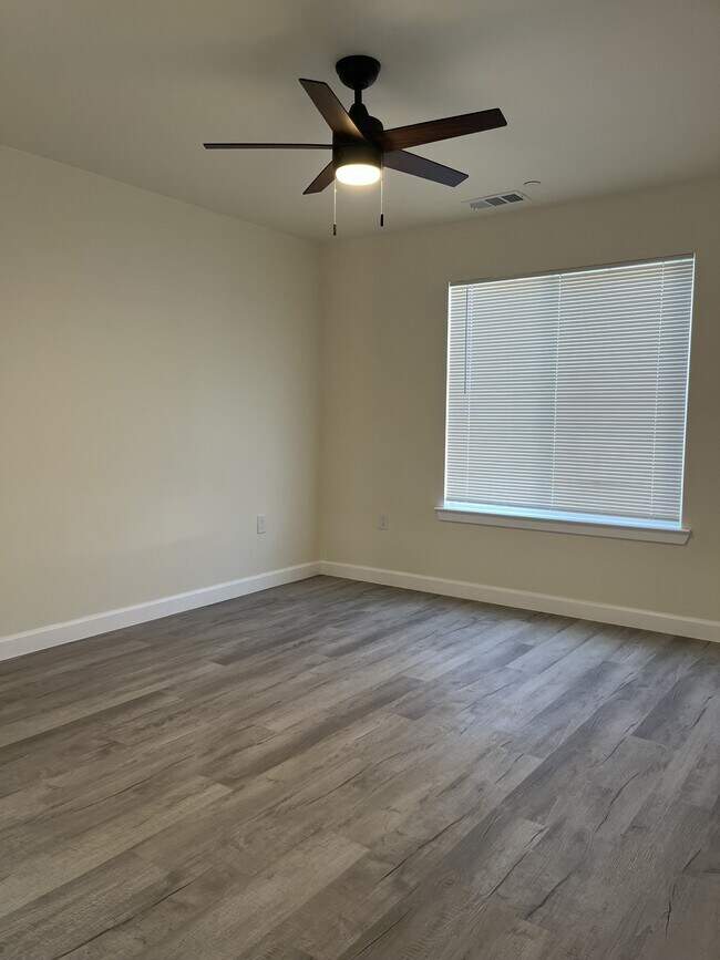 Foto del edificio - 5104 Chestnut Rd