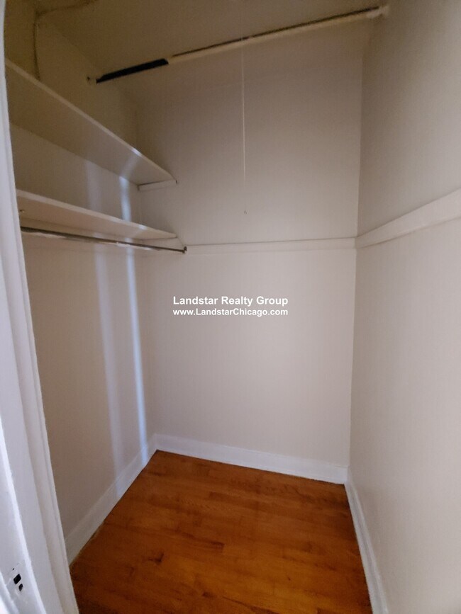 Foto del edificio - 5618 N Kimball Ave