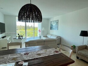 Building Photo - 14951 Royal Oaks Ln