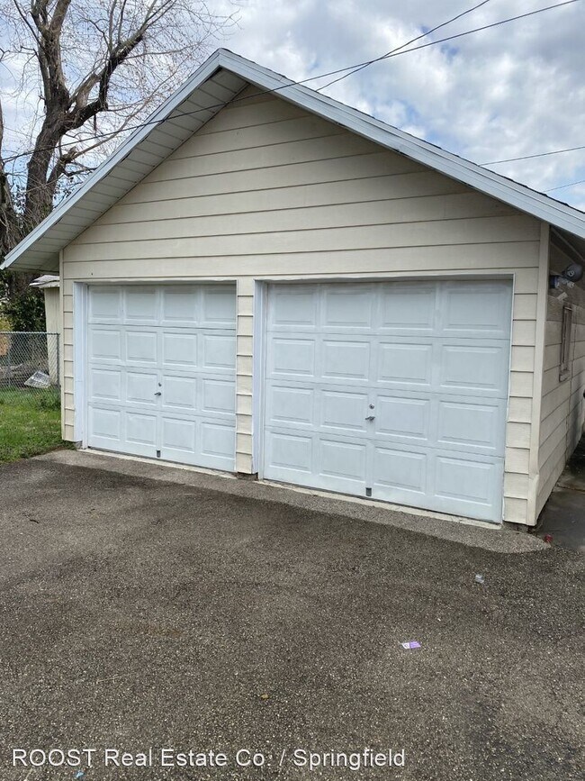 20222024 Broadway St, Springfield, OH 45504 Room for Rent in