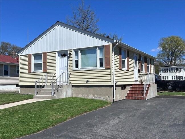 Foto del edificio - 9 Custer Ave