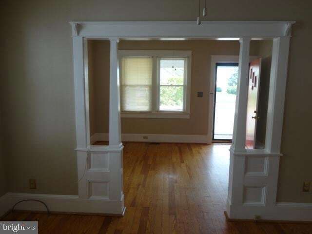 Building Photo - 411 Pelham St