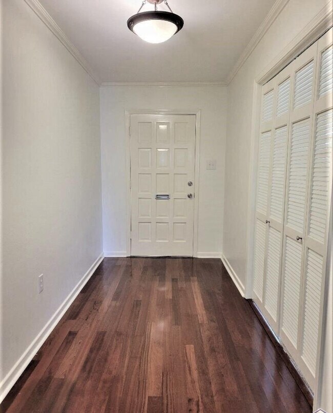 Building Photo - 392 Shadydale Dr