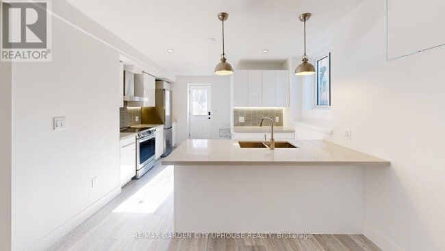 Photo du bâtiment - 168 Russell Ave